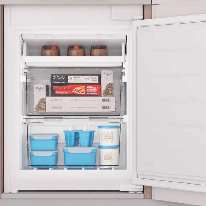 Вбудований холодильник Indesit INC20T321EU