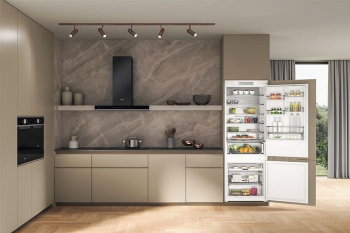 Вбудований холодильник Whirlpool WHSP70T121