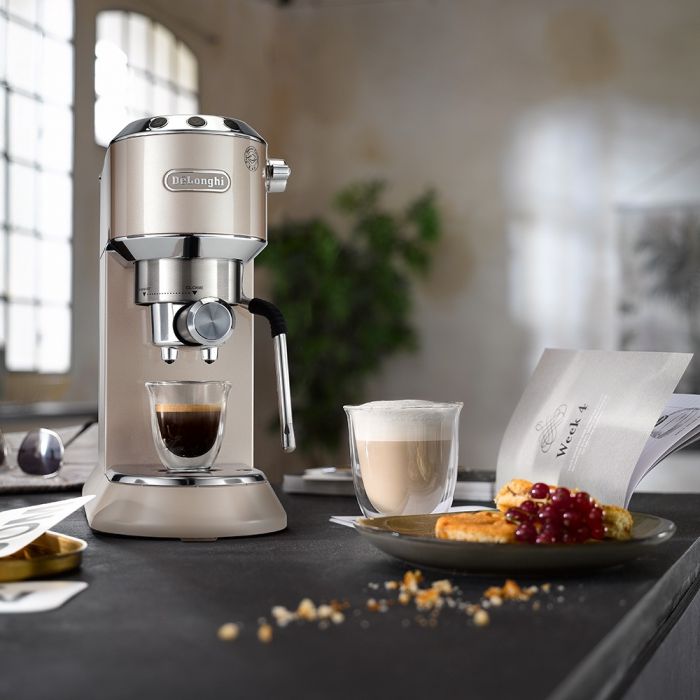 Кавоварка рожкова Delonghi EC 885 BG