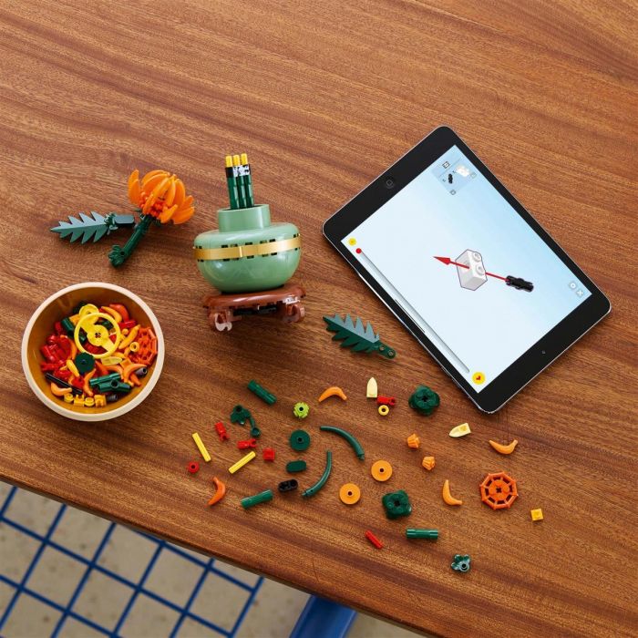 Конструктор LEGO Icons Хризантема (10368)